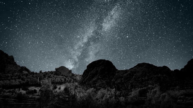 为什么章若楠和杨超越长得很像，男人却更喜欢章若楠，认为有女人味，而觉得杨超越像小女孩？